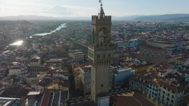 著名旅游胜地老市中心上方的Vecchio Palazzo塔的电影航拍 意大利佛罗伦萨 — 图库视频影像