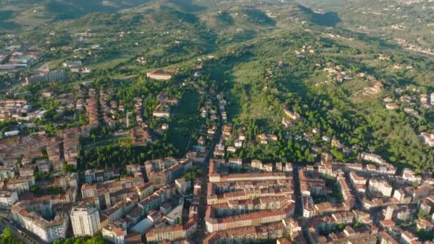 城市居民小区公寓楼的高视角视图 倾斜露出周围的风景 意大利佛罗伦萨 — 图库视频影像