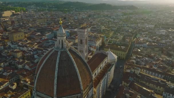 飞越佛罗伦萨大教堂的大圆顶 黄金时段热门旅游景点的惊人镜头 意大利佛罗伦萨 — 图库视频影像