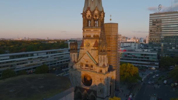 Лети Навколо Історичної Релігійної Пам Ятки Залишилася Стара Церква Вежею — стокове відео