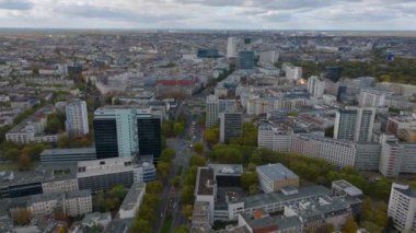 Apartman daireleri sırasıyla modern yerleşim yerinin havadan görünüşü. Charlottenburg Mahallesi, Berlin, Almanya.