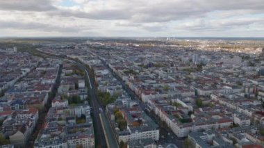 Kentsel yerleşim yerlerindeki binaların hava panoramik görüntüleri. Charlottenburg Mahallesi, Berlin, Almanya.