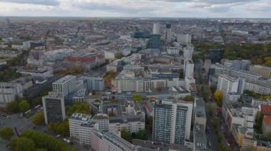 Çok katlı apartmanlı yerleşim yerinin havadan görünüşü. Charlottenburg Mahallesi, Berlin, Almanya.