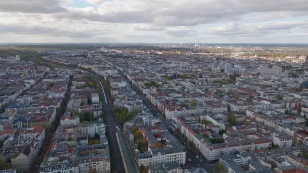 城市住宅区建筑群的空中全景镜头 德国柏林夏洛特堡居民区 — 图库视频影像