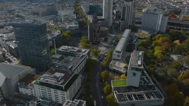 Letecký Pohled Budovy Moderním Městském Obvodu Nakloňte Odhalte Městskou Krajinu — Stock video