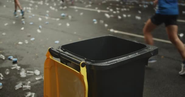 Tutup Dari Atas Tempat Sampah Untuk Sampah Daerah Penyegaran Pada — Stok Video