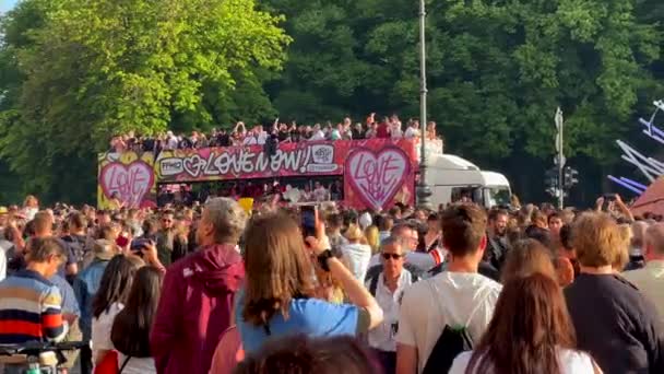 町の公園でLgbtコミュニティの誇りのお祝い クリストファー ストリート Lgbtフェスティバル ベルリン ドイツ — ストック動画
