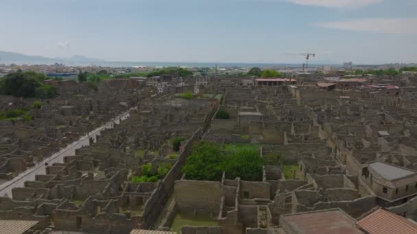 Aerial Shot Tourist Visiting Historic Site Pompeii Remains Old Houses — Stock Video