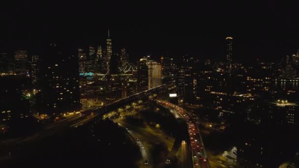 城市夜间交通的航景 大都市里明亮的街道和高楼大厦 New York City Usa — 图库视频影像