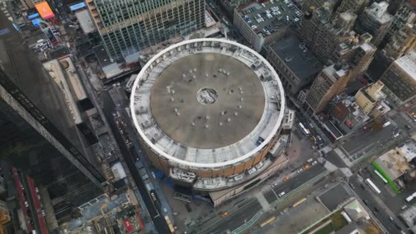 Luftaufnahme Und Schwenk Des Madison Square Garden Mehrzweckhalle Umgeben Von — Stockvideo