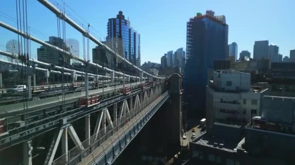 Εναέρια Ανερχόμενα Πλάνα Από Μπρούκλιν Τέλος Της Διάσημης Γέφυρας Μανχάταν — Αρχείο Βίντεο