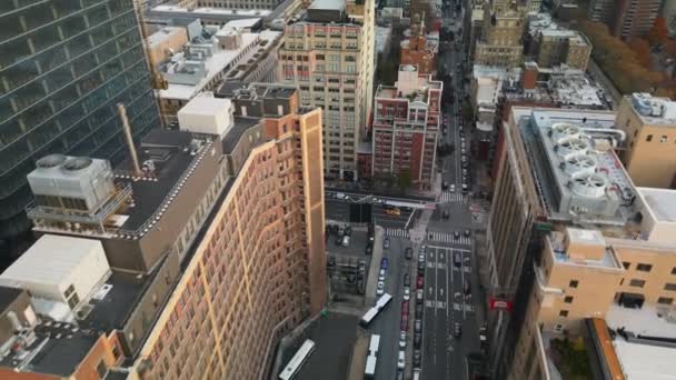 Високий Кут Огляду Багатоповерхових Будинків Вулиць Метрополісі Відкриття Знаменитого Медісон — стокове відео
