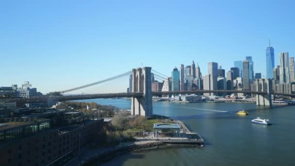 Avant Voler Dessus Rive East River Voitures Passant Sur Pont — Video