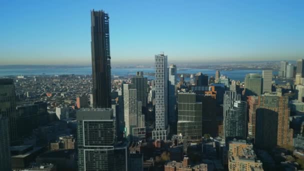 Zdjęcie Lotu Ptaka Wieży Brooklyńskiej Okolicznych Wieżowców Metropolis Nowy Jork — Wideo stockowe