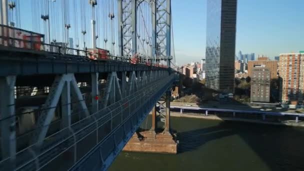 Seguimiento Del Tren Subterráneo Conduciendo Cubierta Inferior Del Puente Manhattan — Vídeos de Stock