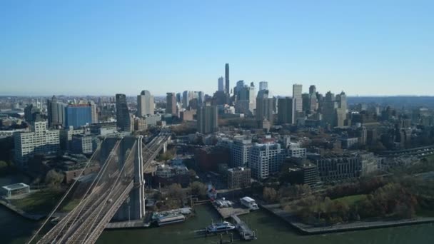브루클린 시내와 건물들을 공중에서 내려다볼 수있었다 브루클린 다리에서 — 비디오
