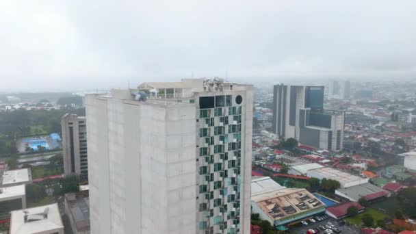 Orbit Shot High Rise Apartment Hotel Building Rooftop Terrace Concrete — Wideo stockowe