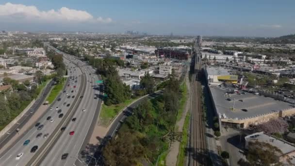 Nagrania Lotnicze Miejskiej Dzielnicy Metropolis Zajęta Infrastruktura Transportowa Los Angeles — Wideo stockowe