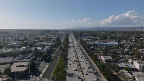 대도시의 인프라를 공중에서 촬영했습니다 고속도로 로스앤젤레스 캘리포니아 — 비디오