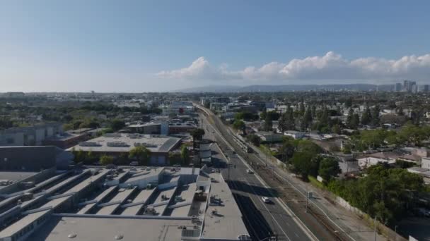 Luchtfoto Van Gebouwen Vervoersinfrastructuur Culver City Metro Trein Rijdt Sporen — Stockvideo