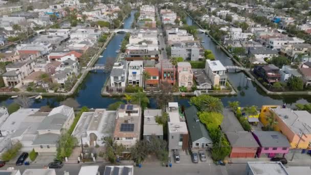 Erstaunliche Luftaufnahmen Von Wohnhäusern Entlang Der Kanäle Von Venedig Künstlich — Stockvideo