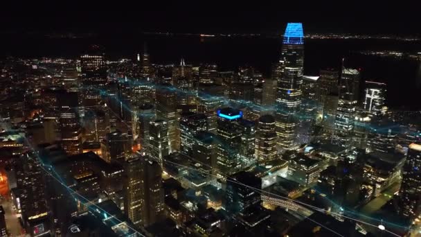 Повітряний Панорамний Вид Освітлених Хмарочосів Центрі Міста Вночі Переміщення Ліній — стокове відео