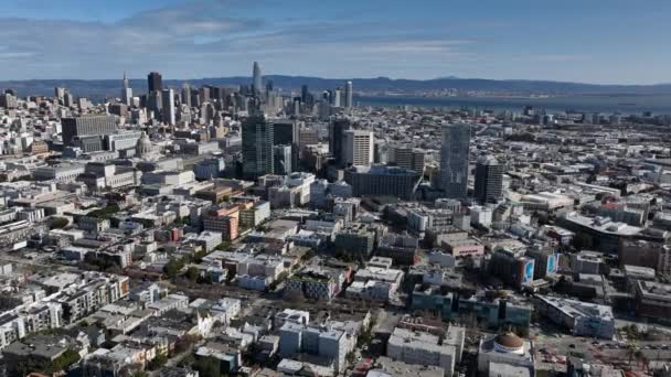 大都市の近代的な町の開発の空中スライドとパンショット ファイナンシャル地区にある高層オフィスとアパートの塔 米国カリフォルニア州サンフランシスコ — ストック動画