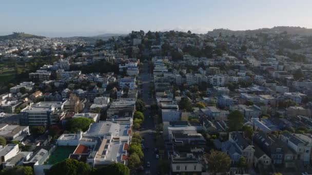 住宅街の住宅の空撮 シーン黄金の時間では低い太陽によって点灯 米国カリフォルニア州サンフランシスコ — ストック動画
