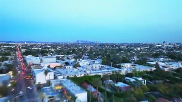 Avant Volent Dessus Des Maisons Dans Arrondissement Urbain Résidentiel Dans — Video