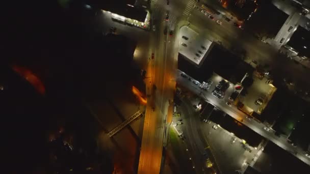Sus Jos Imagini Panning Străzi Iluminate Clădiri Oraș Noapte Zboară — Videoclip de stoc