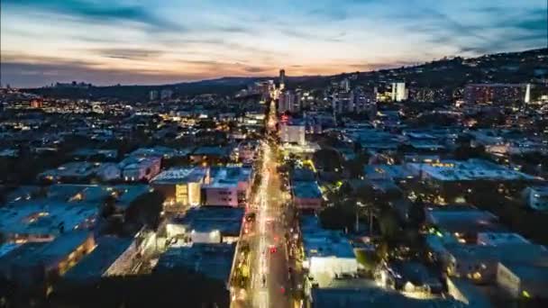 Avançados Voam Acima Das Ruas Movimentadas West Hollywood Imagens Hiper — Vídeo de Stock