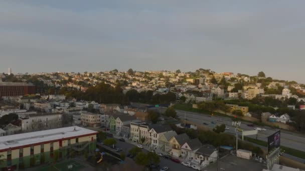Konut Semtindeki Evler Çok Yönlü Otoyol Çevresi San Francisco California — Stok video