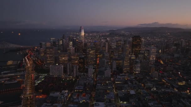 Imágenes Panorámicas Aéreas Edificios Comerciales Gran Altura Crepúsculo Rascacielos Iluminados — Vídeos de Stock