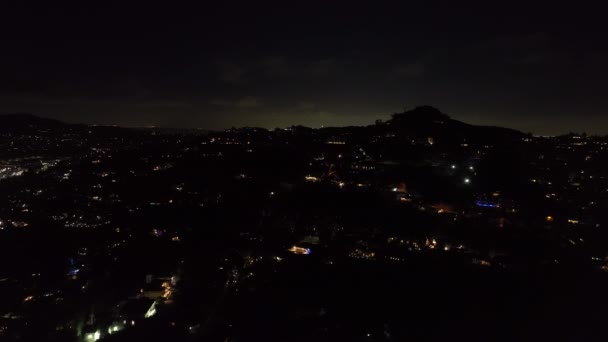 Noci Letíme Nad Městskou Čtvrtí Odhalující Panoramatický Pohled Metropoli Zářící — Stock video