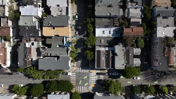 Top Panning Filmagens Ruas Desenvolvimento Denso Cidade Bairro Urbano Residencial — Vídeo de Stock