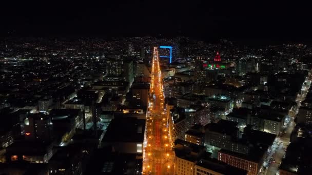 Geceleri Metropolis Havadan Panoramik Görüntüsü Turuncu Sokak Lambalarıyla Geniş Bulvarın — Stok video