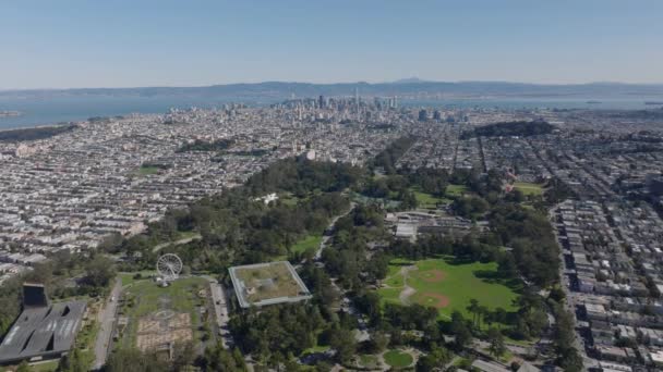 Büyük Şehir Parkının Hava Panoramik Görüntüleri Şehir Merkezindeki Yüksek Katlı — Stok video
