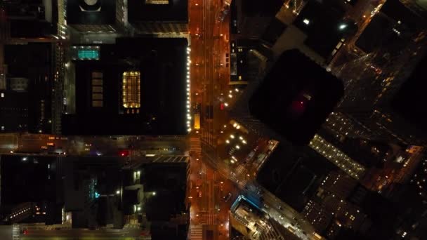Fliegen Sie Über Nacht Stadt Vogelperspektive Auf Wenig Verkehr Den — Stockvideo