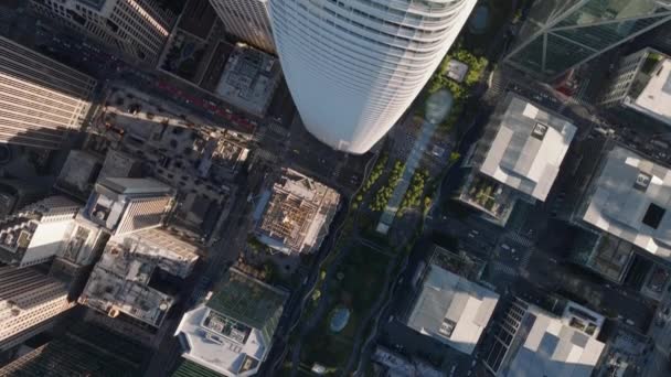 Сверху Вниз Снимки Небоскребов Центре Города Лети Над Башней Salesforce — стоковое видео