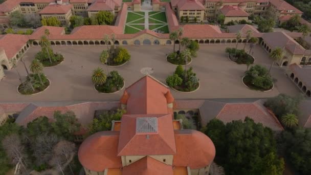 Magas Látószögű Kilátás Quad Körül Házak Árkádok Stanford Egyetem Kampusz — Stock videók