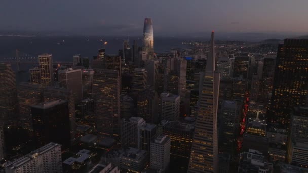 Scivolo Aereo Panoramica Moderni Grattacieli Del Centro Crepuscolo San Francisco — Video Stock