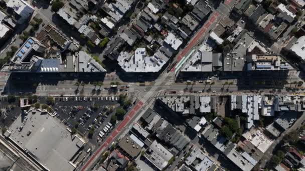从上往下拍摄市区街道和交叉口的全景 美国加利福尼亚州旧金山 — 图库视频影像