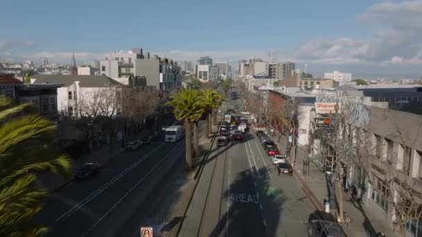 Şehir Merkezindeki Market Caddesi Nin Üzerinde Altın Saatte Forvetler Uçuyor — Stok video