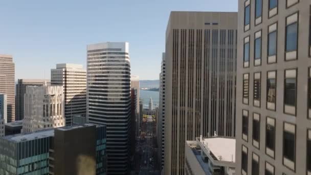 Luchtfoto Van Kantoorgebouwen Het Financiële District Onthullend Panoramisch Uitzicht Baai — Stockvideo