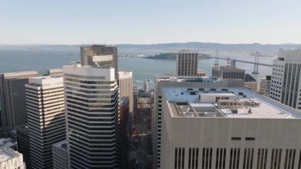 Съемка Воздуха Современных Высоких Офисных Зданий Деловом Районе Морской Залив — стоковое видео