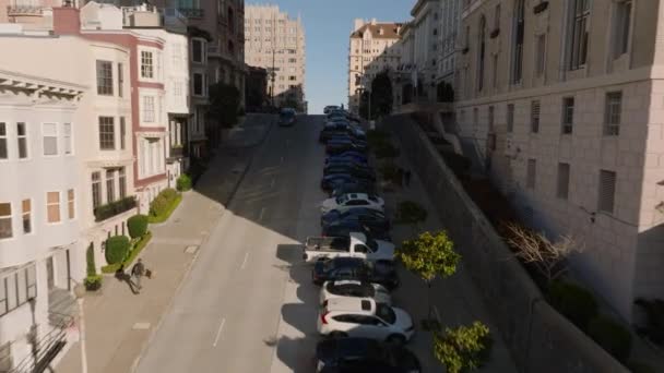 Avant Volent Dessus Rue Raide Montant Dans Ville Immeuble Hôtelier — Video