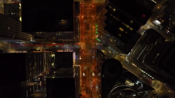 Images Panoramique Haut Bas Des Rues Éclairées Des Bâtiments Dans — Video