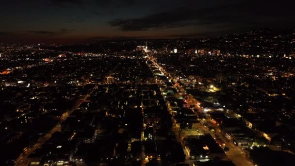 Imágenes Panorámicas Aéreas Ciudad Nocturna Volar Por Encima Ciudad Tráfico — Vídeos de Stock