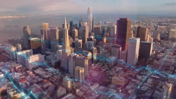 商业中心的一些摩天大楼被金色的阳光照亮了 数字线条和图表 分析收集到的数据视觉效果 美国加利福尼亚州旧金山 — 图库视频影像