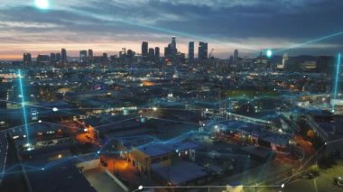 Gün batımında Metropolis 'in hava panoramik görüntüleri. Los Angeles şehir merkezindeki gökdelenler renkli alacakaranlık gökyüzüne karşı. Eklenen görsel efektler, dijital veri analizi.